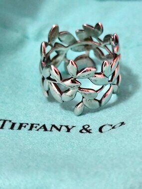 Authentic! Tiffany & co Paloma Picasso olive leaf ring